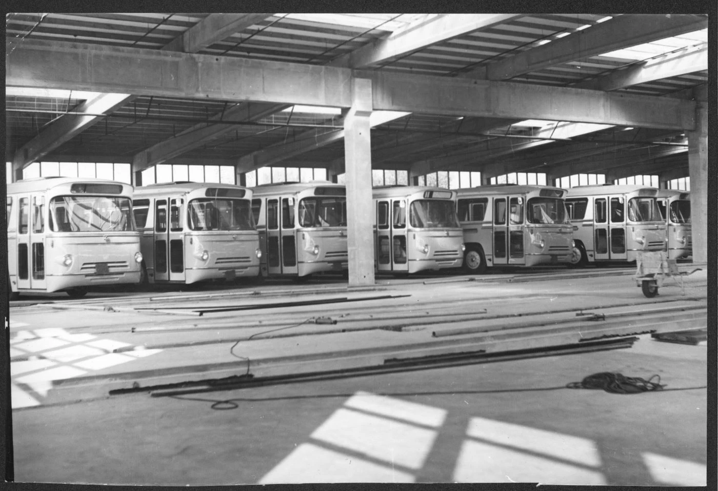 1966 1967 Busser I Produktionshallen Hos DAB (B2670)