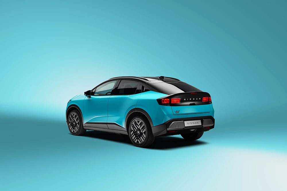 Nissan LEAF 2025 Skraa Bagfra