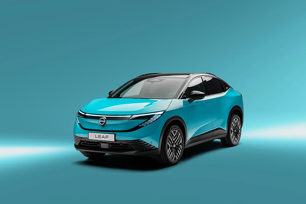 Nissan LEAF 2025 Skraa