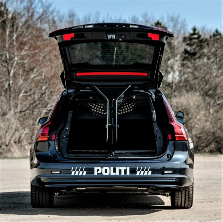V90 Politi2