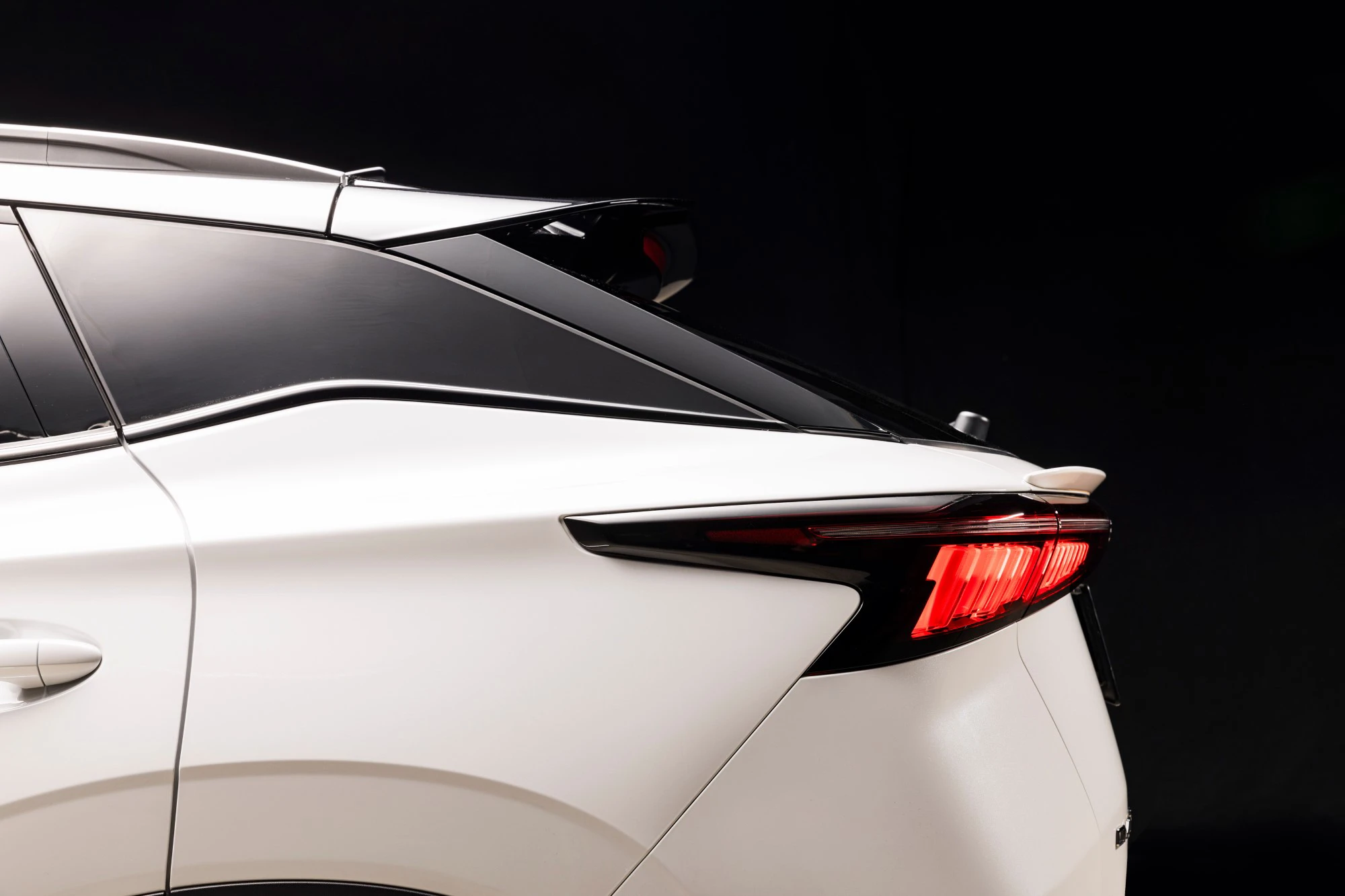 OMODA EV 5 2025 Bagende Side