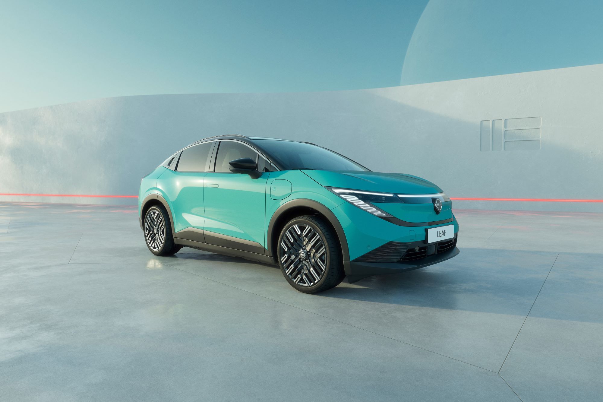 Nissan LEAF 2025 Skraa Nede 2 (2)