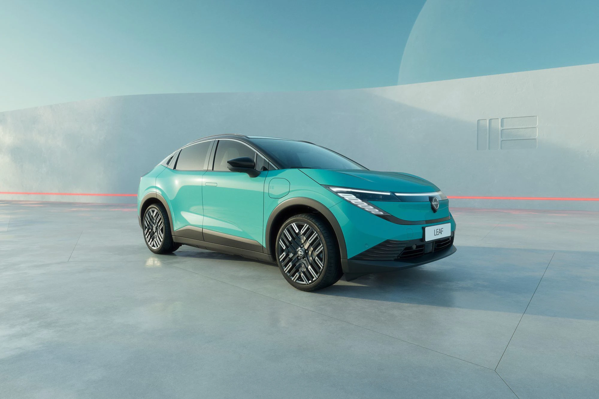 Nissan LEAF 2025 Skraa Nede 2 (2)