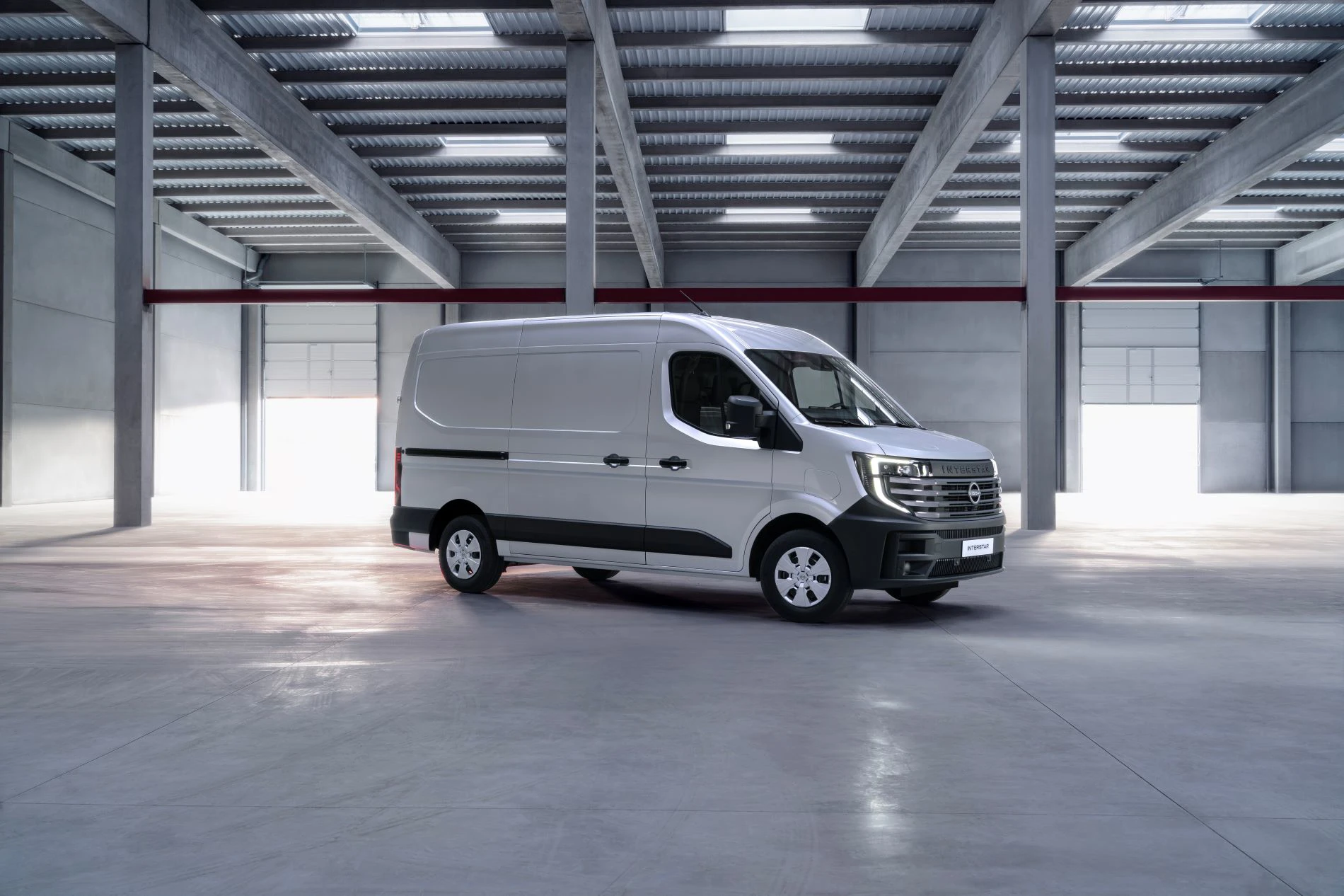 Nissan Interstar 2025 EV Skraa Fra Siden