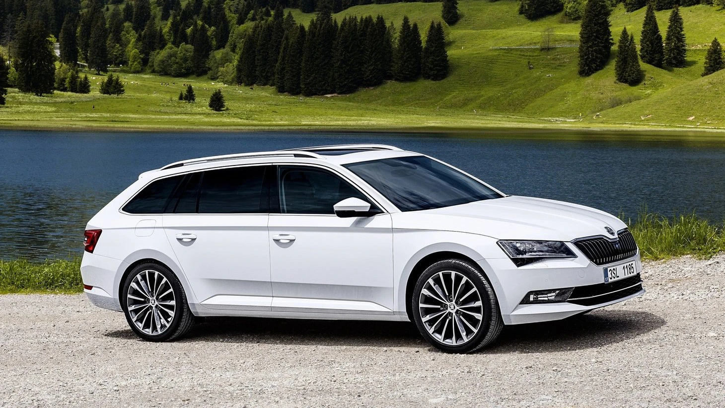 Skoda Superb Combi 2016 1600 02
