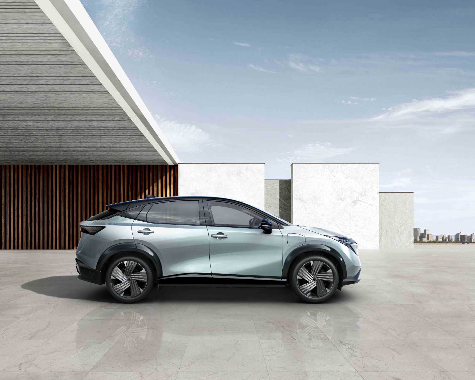 Nissan ARIYA 2026 Side Ny