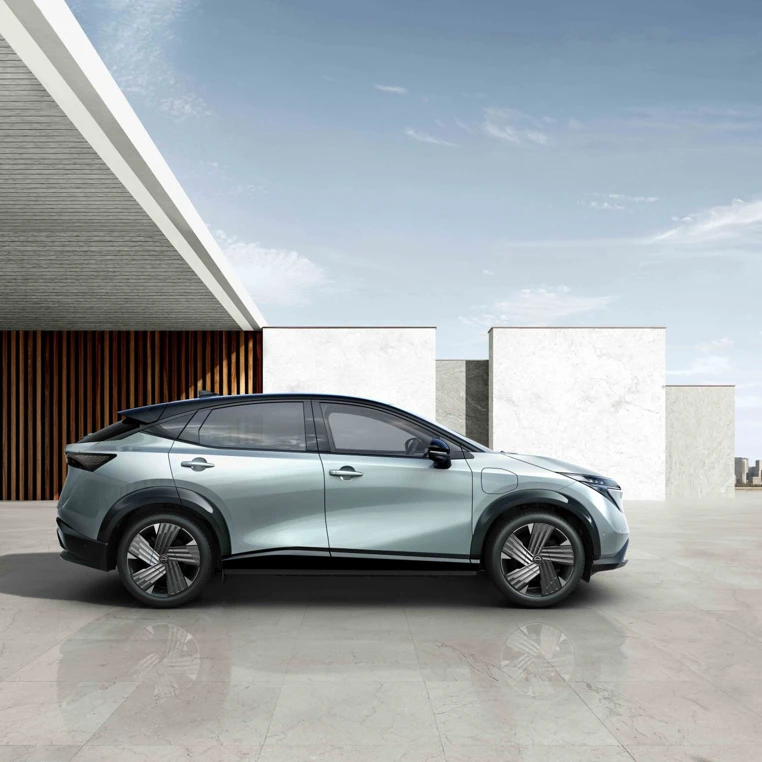 Nissan ARIYA 2026 Side Ny