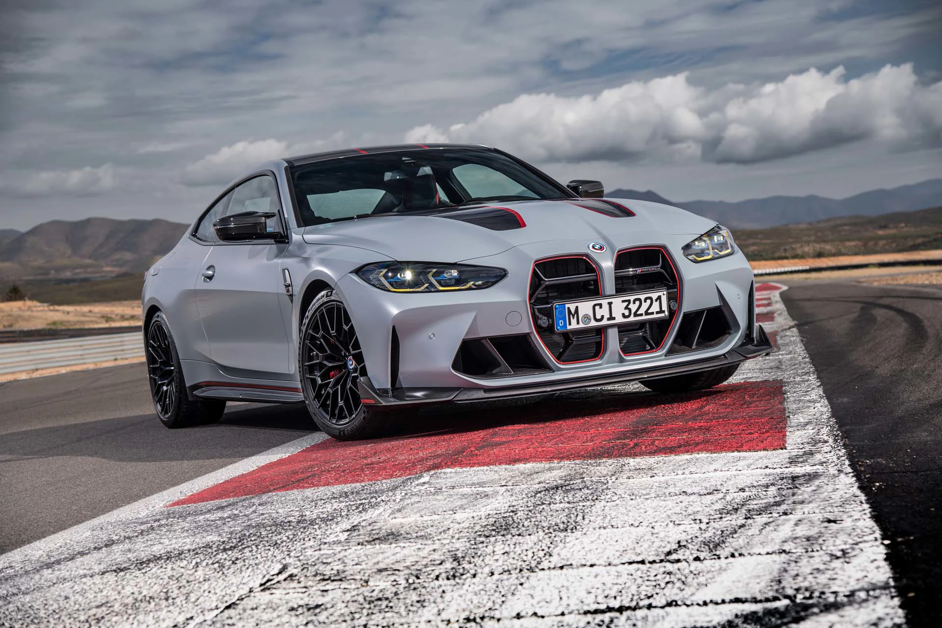 BMW M4 CSL 1