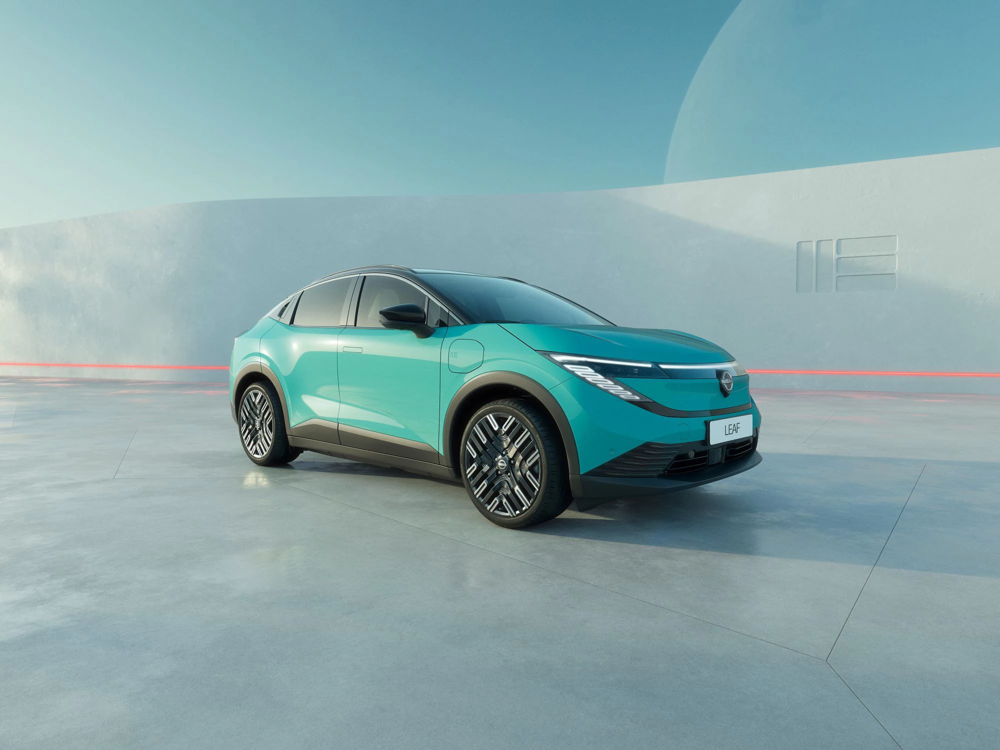 Nissan LEAF 2025 Skraa Nede